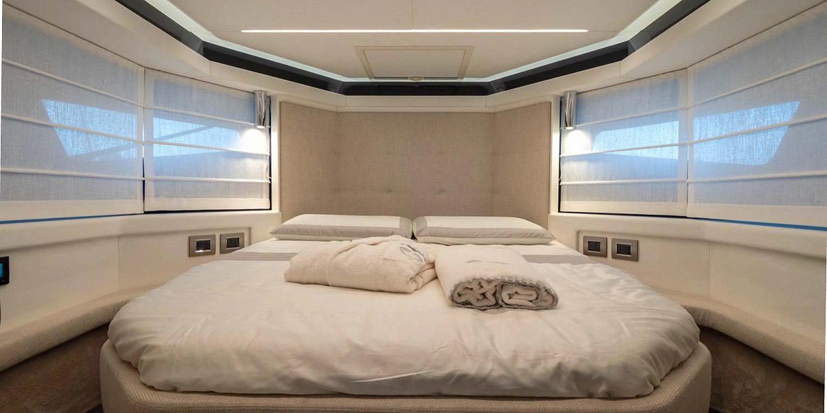 Продается моторная яхта с флайбриджем CRANCHI E52S